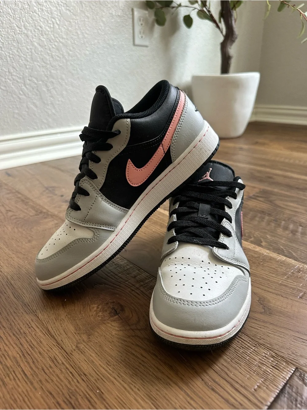 Nike Air Jordan 1 Low GS Grey Fog Bleached Coral 553560-062 Youth 6.5Y Women’s 8